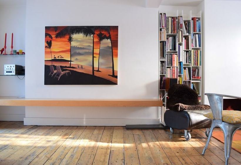 Central 2 Bedroom House In Waterloo