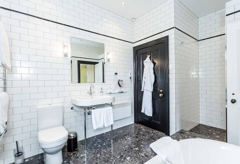 هتل The Birches Bed & Breakfast