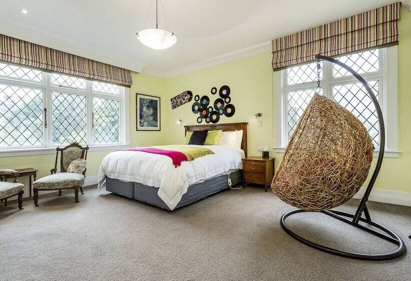 هتل The Birches Bed & Breakfast