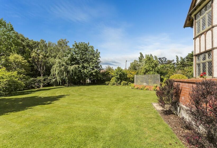 هتل The Birches Bed & Breakfast