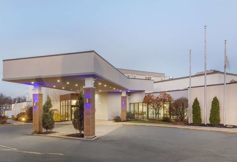 هتل Best Western Plus New Englander