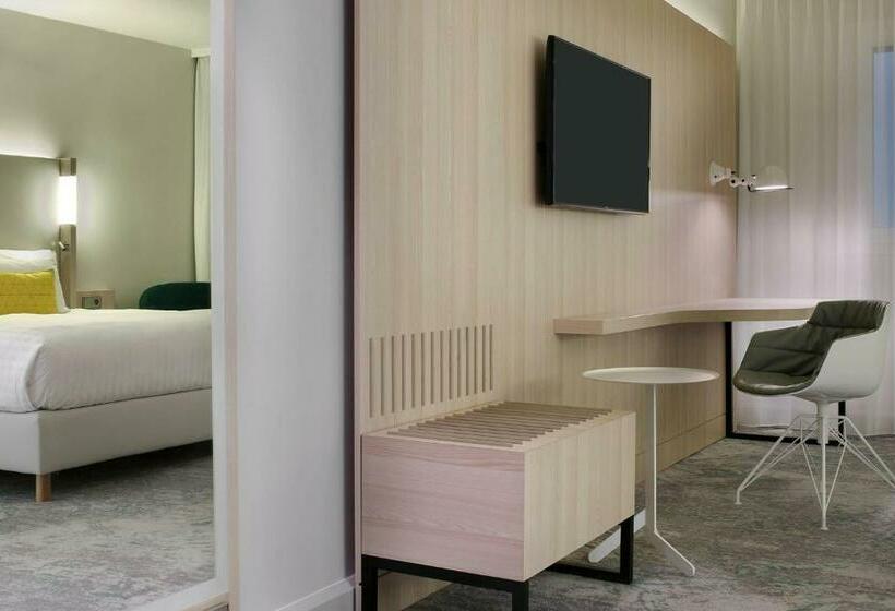 The Jangle Hotel   Paris   Charles De Gaulle   Airport