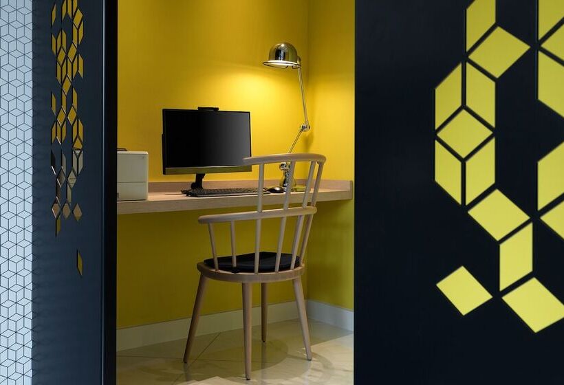 The Jangle Hotel   Paris   Charles De Gaulle   Airport