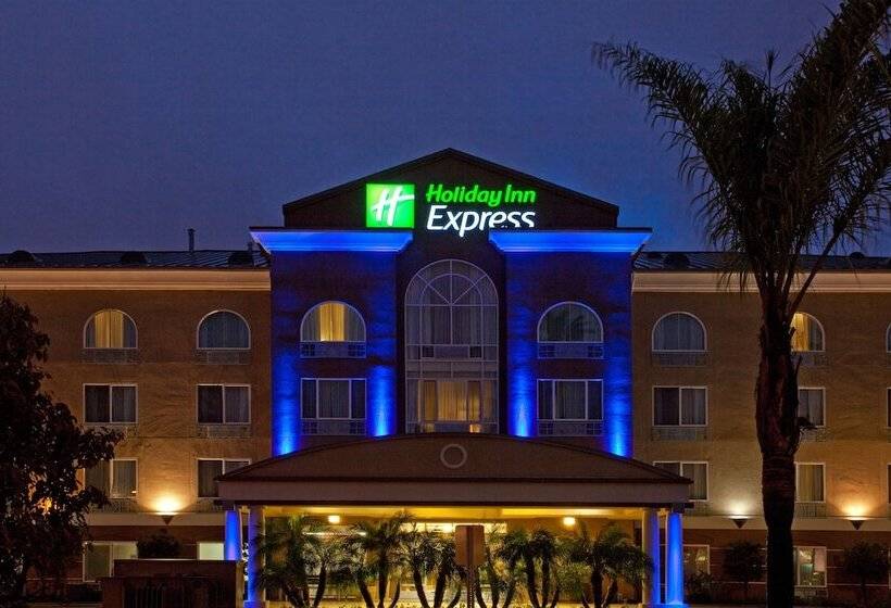 هتل Holiday Inn Express San Diego   Sorrento Valley, An Ihg