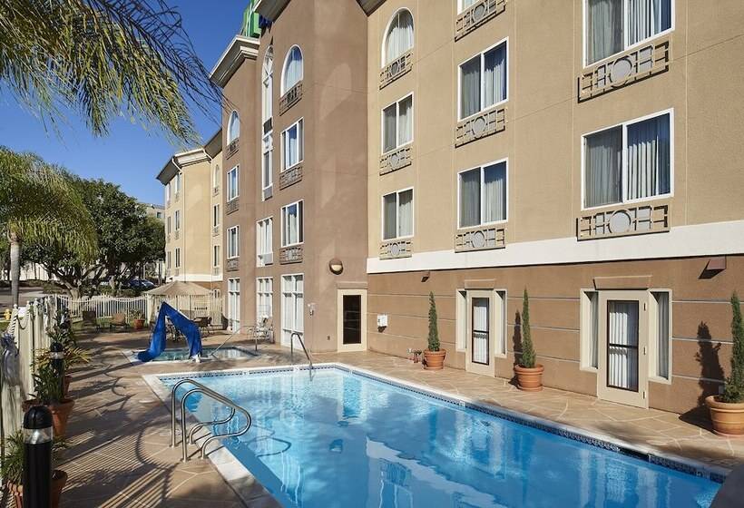 هتل Holiday Inn Express San Diego   Sorrento Valley, An Ihg