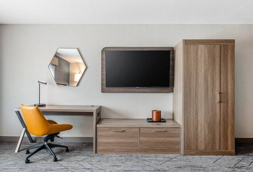 هتل Holiday Inn Express San Diego   Sorrento Valley, An Ihg