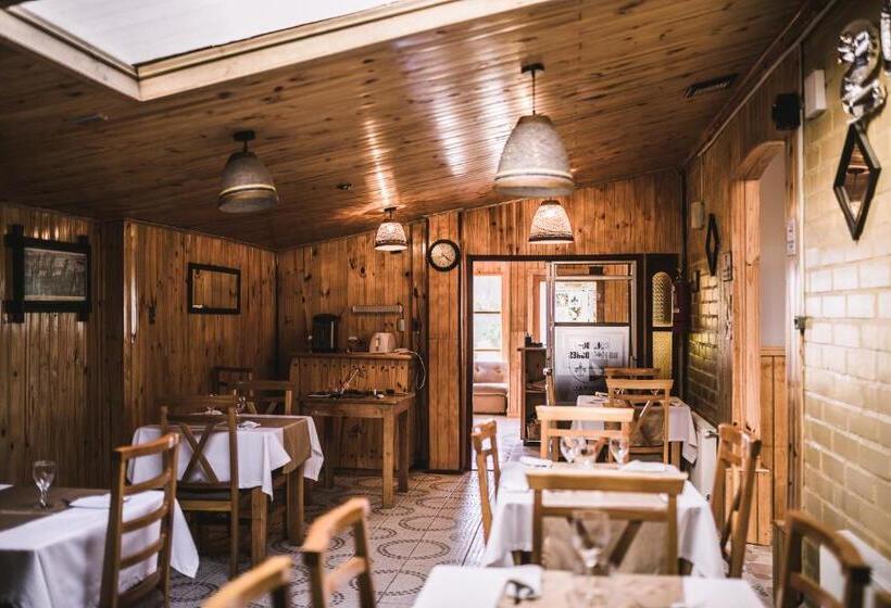 ホテル Hostal Alcázar