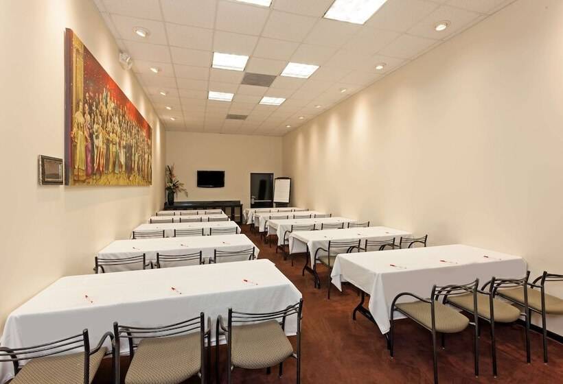 Ramada Plaza By Wyndham West Hollywood Hotel & Suites