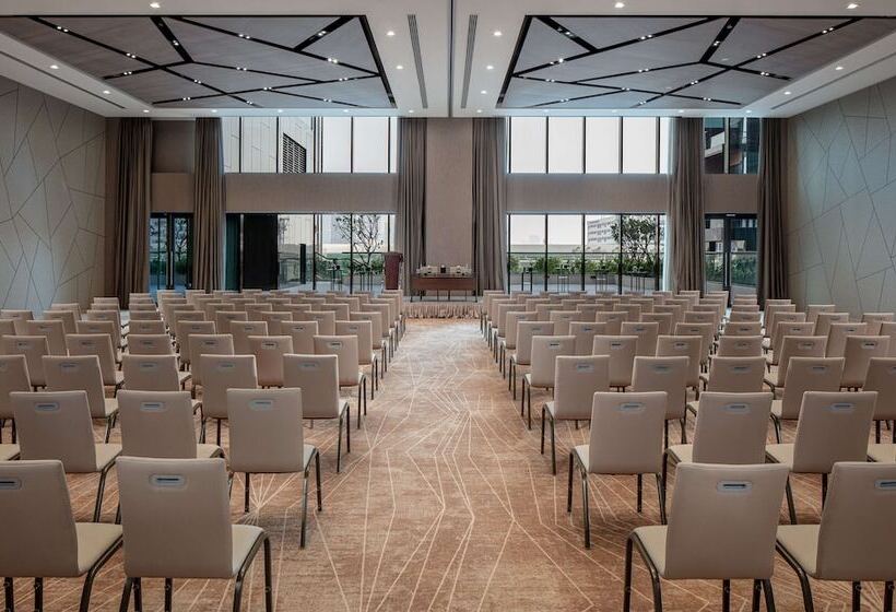 Doubletree By Hilton Dubai M Square Hotel & Residences