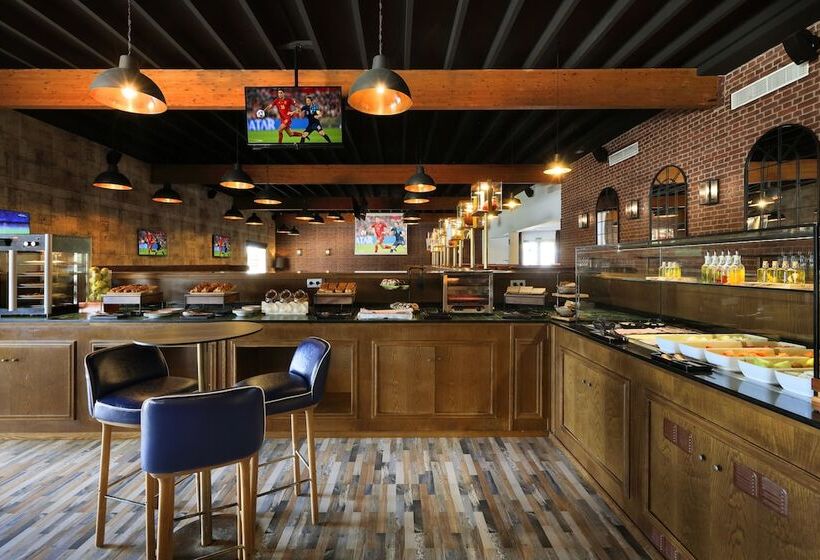 리조트 Grand Palladium Select Palace Ibiza