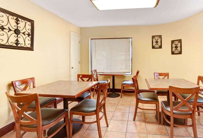 هتل Days Inn By Wyndham Kissimmee West