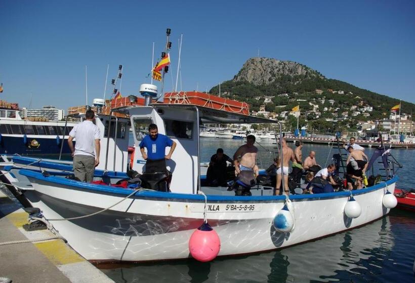هتل & Diving Les Illes