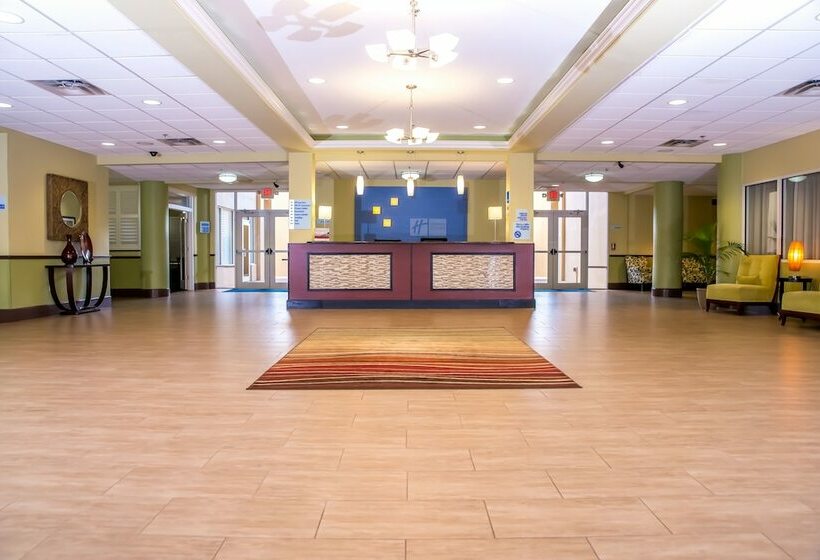 فندق Holiday Inn Express & Suites Cocoa, An Ihg