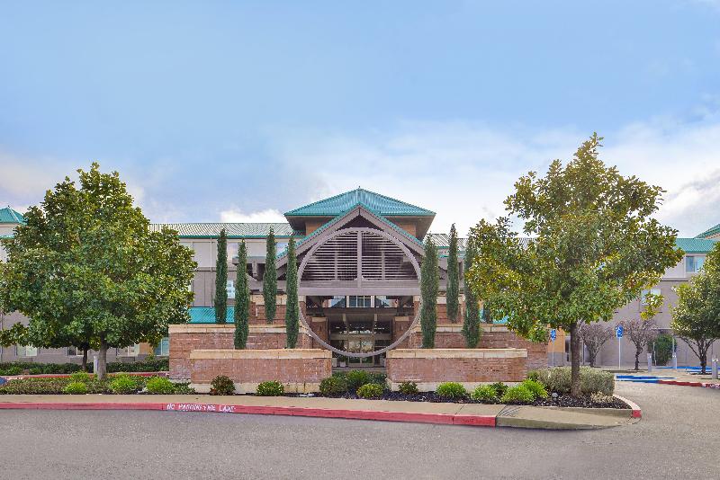 בית מלון כפרי Holiday Inn Express & Suites Elk Grove Central   Hwy 99, An Ihg