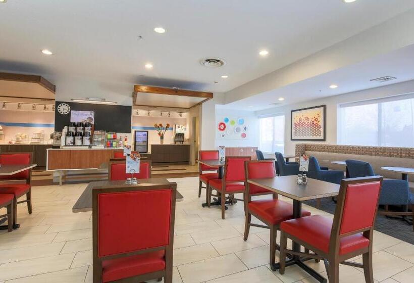 هتل Holiday Inn Express Irondequoit, An Ihg