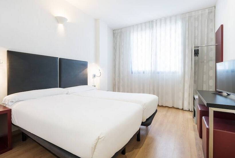 Отель Ilunion Aqua 3