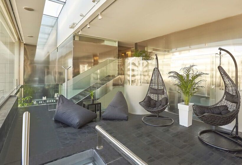 בית מלון כפרי NH Collection Barcelona Constanza