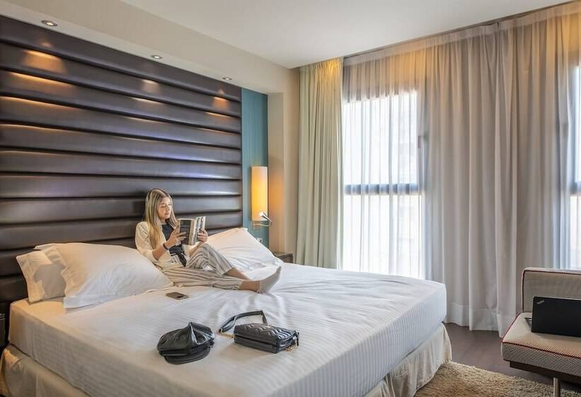 Отель Pestana Arena Barcelona