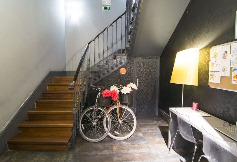 Отель Petit Palace Plaza Espana