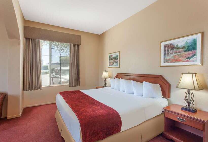 هتل Ramada By Wyndham Fresno Northwest