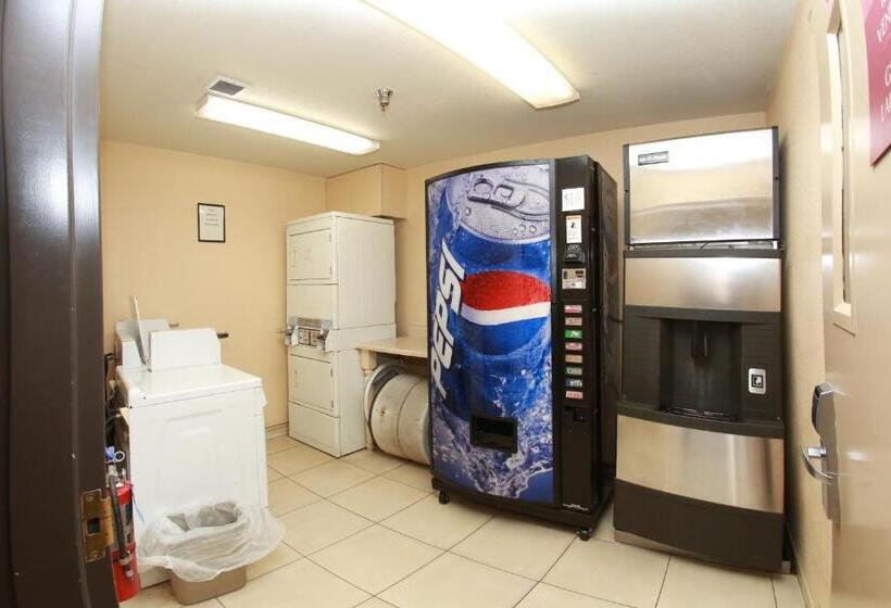هتل Ramada By Wyndham Fresno Northwest