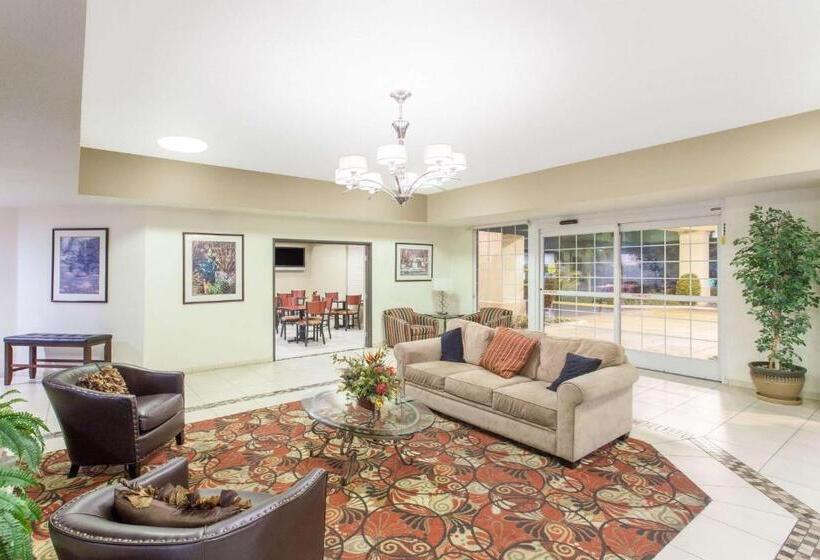 هتل Ramada By Wyndham Fresno Northwest