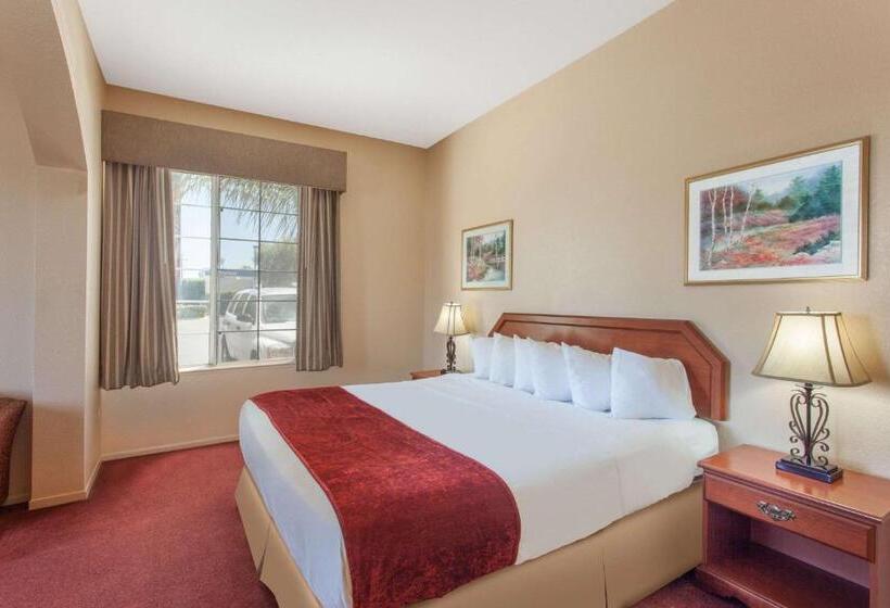 هتل Ramada By Wyndham Fresno Northwest