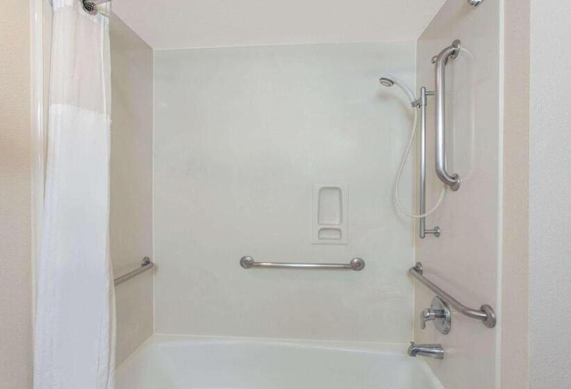 هتل Ramada By Wyndham Fresno Northwest