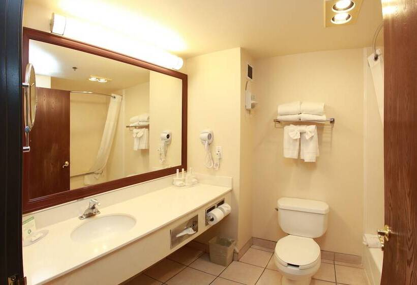 هتل Ramada By Wyndham Fresno Northwest
