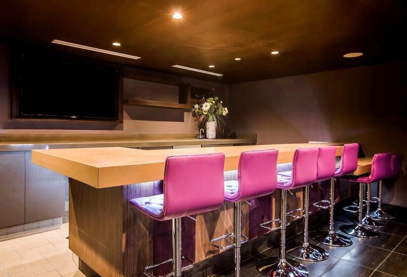 Tilt Hotel Universal Hollywood, Ascend Hotel Collection