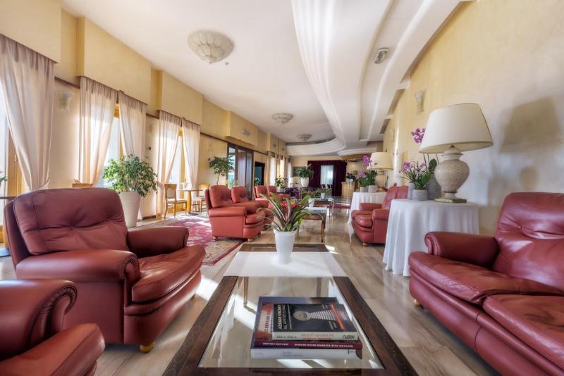 בית מלון כפרי Astura Palace