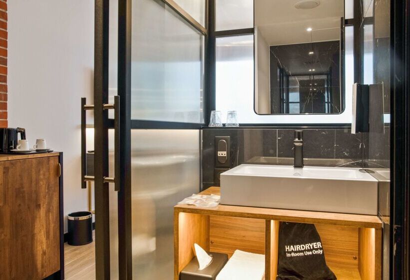 هتل Golden Tulip Warszawa Centrum