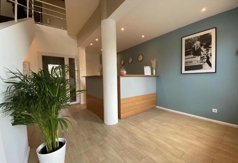 ホテル Hôtel La Rotonde