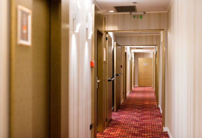 ホテル Ikonik Parlament