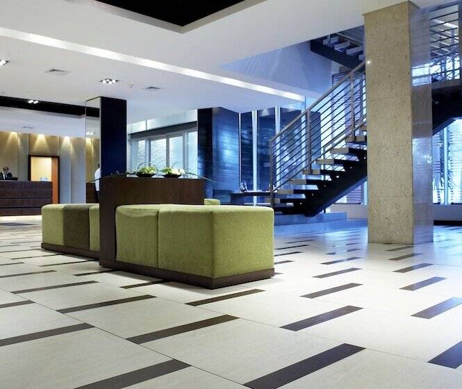 Отель Southern Sun Newlands
