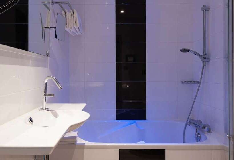 هتل The Originals City, Hôtel La Saulaie, Saumur Ouest