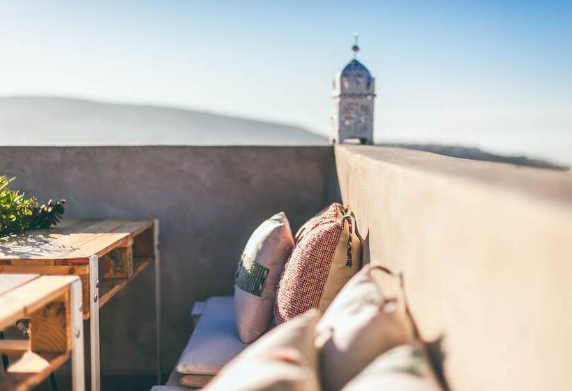 The Yogi Surfer   Hostel