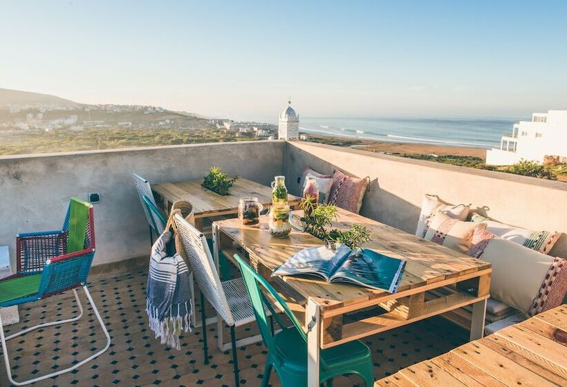 The Yogi Surfer   Hostel