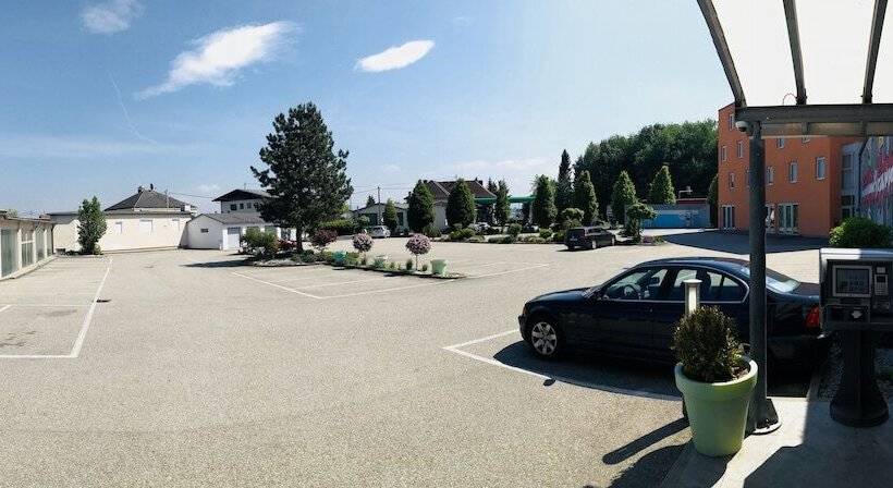 בית מלון כפרי Amedia Express Sattledt, Trademark Collection By Wyndham