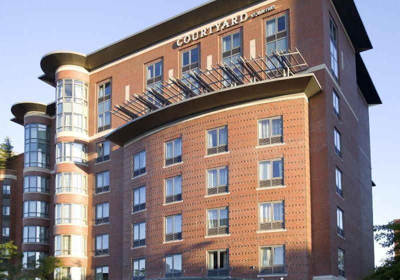 هتل Courtyard By Marriott Boston Brookline