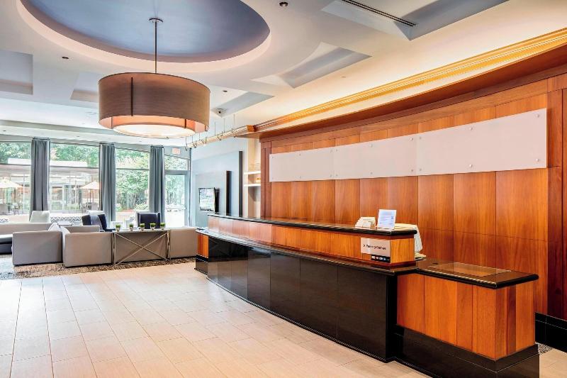 هتل Courtyard By Marriott Boston Brookline