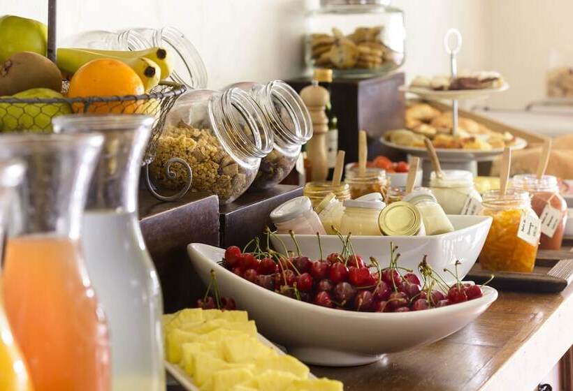 هتل Lares De Chacras