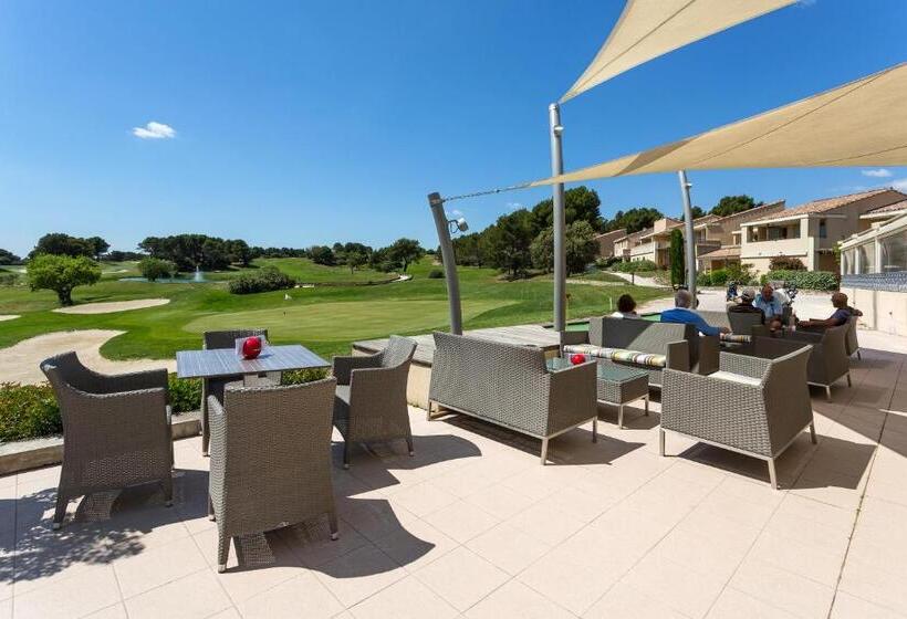 Отель Madame Vacances Domaine Du Provence Country Club Service Premium