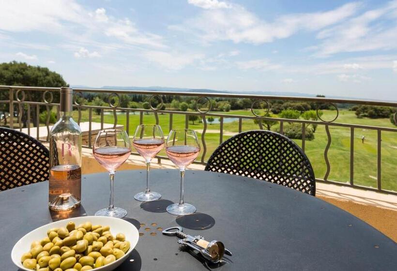 Отель Madame Vacances Domaine Du Provence Country Club Service Premium