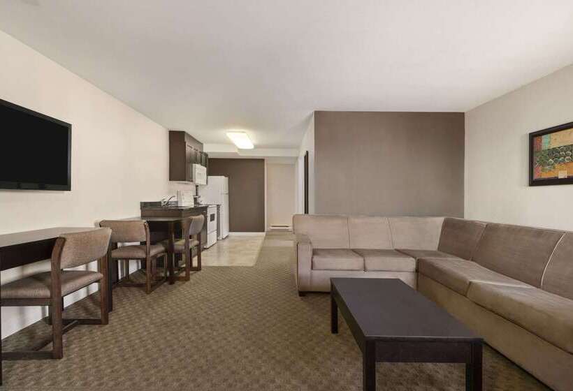 هتل Travelodge By Wyndham Kamloops Mountview