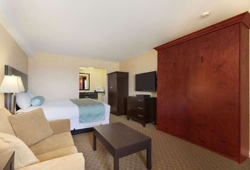 هتل Travelodge By Wyndham Kamloops Mountview