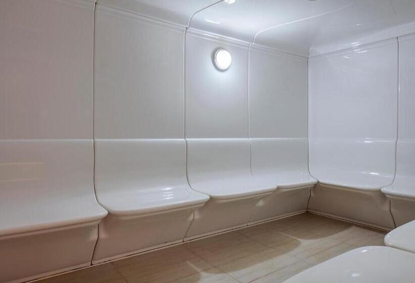 Nirvana Cosmopolitan Hotel   Convention & Sports Center