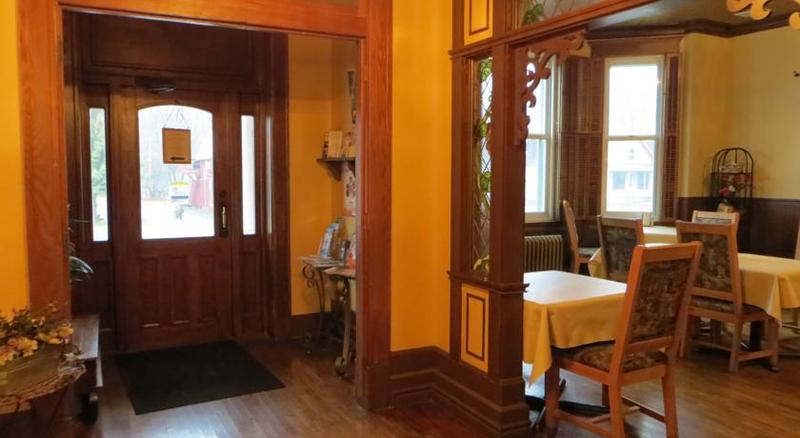 Отель Auberge Montebello