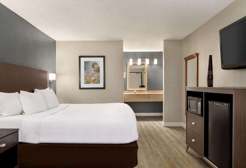 هتل Baymont By Wyndham Wilmington