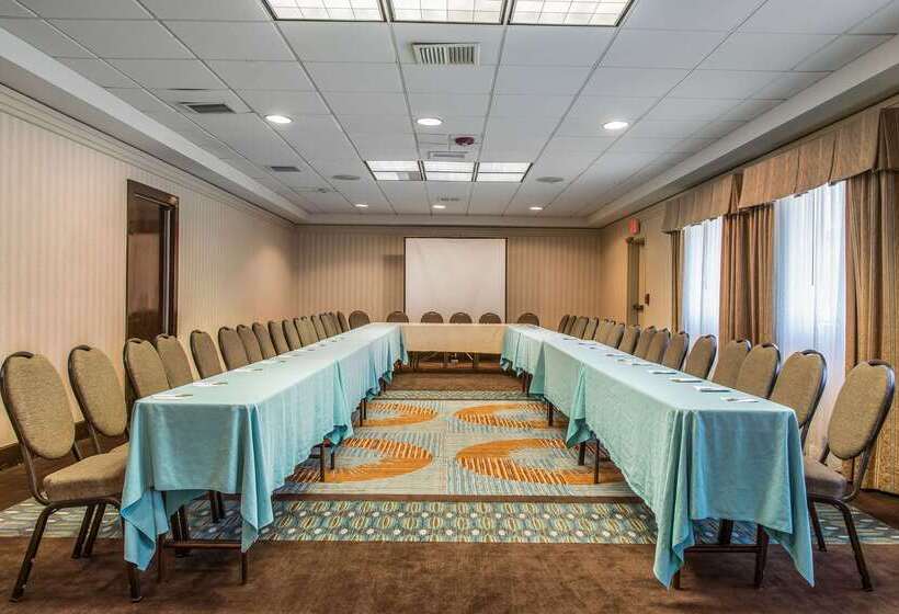 בית מלון כפרי Clarion Inn New London  Mystic